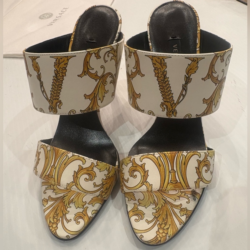 Authentic Versace Gold and White western baroque Patterned Heels - Picture 5 of 9